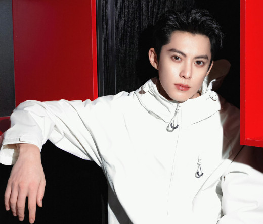 1758558 (a): :3392x2896